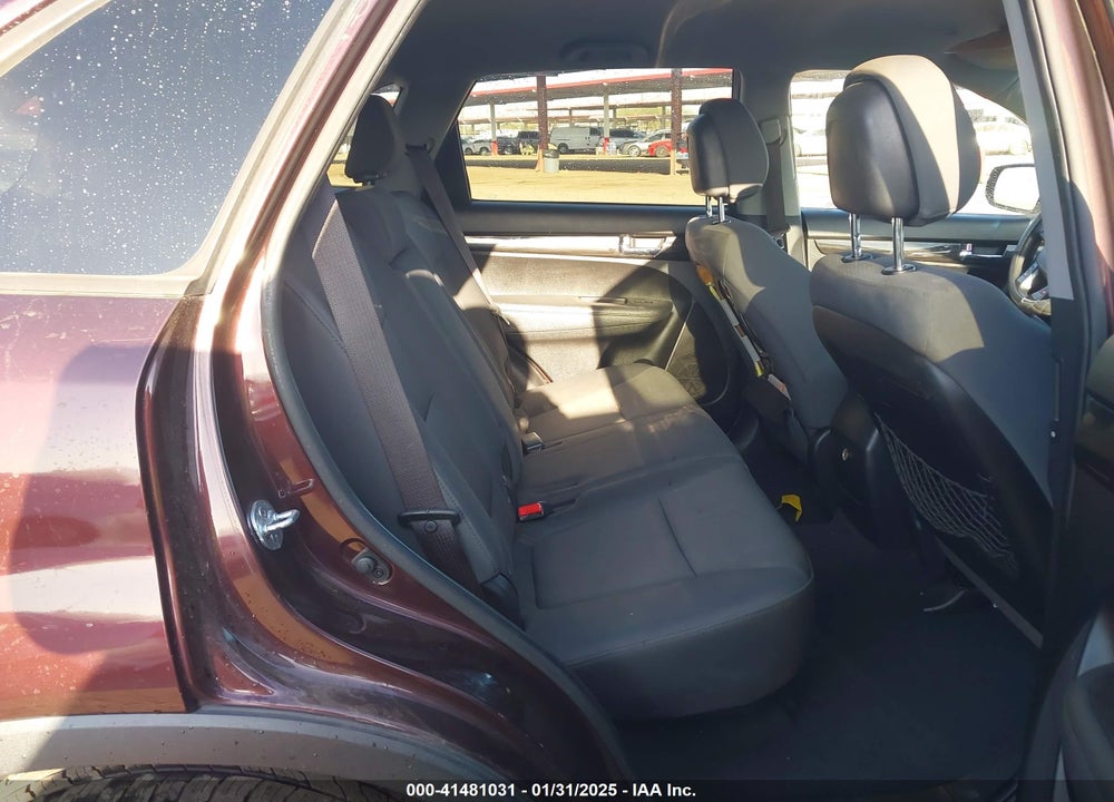 2012 KIA SORENTO VIN: 5XYKT3A18CG259357