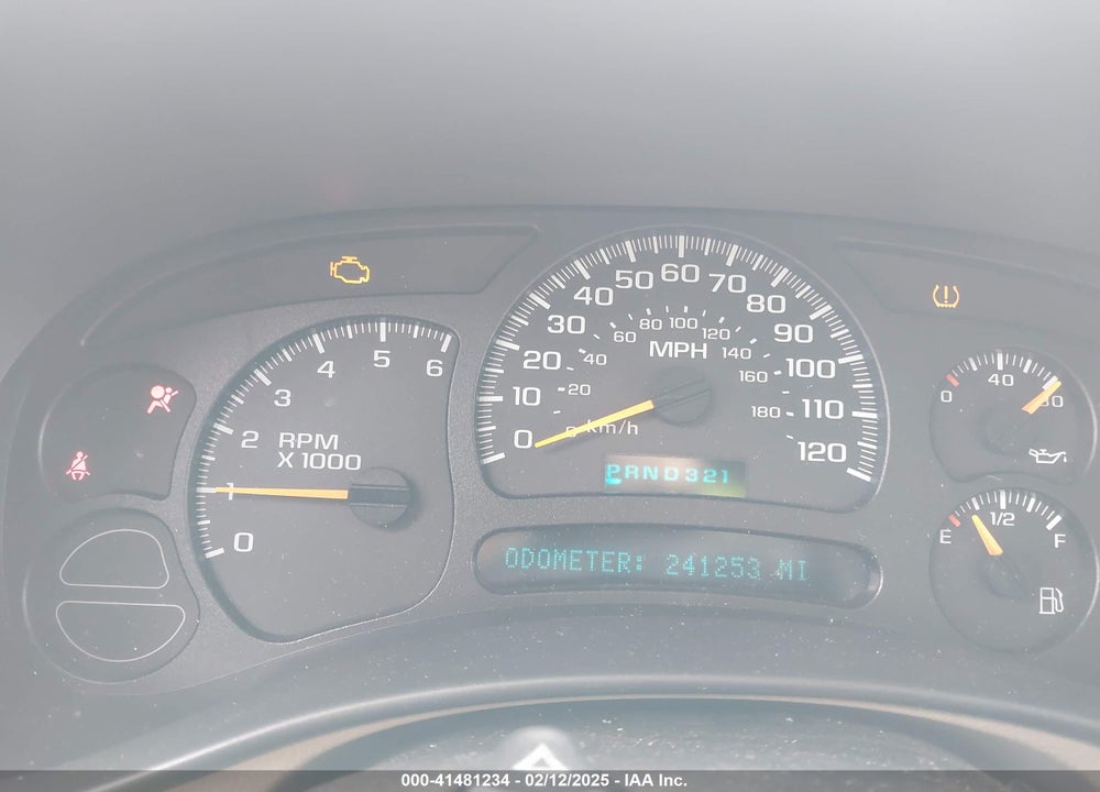 2005 CHEVROLET TAHOE LS VIN: 1GNEC13T25R101835