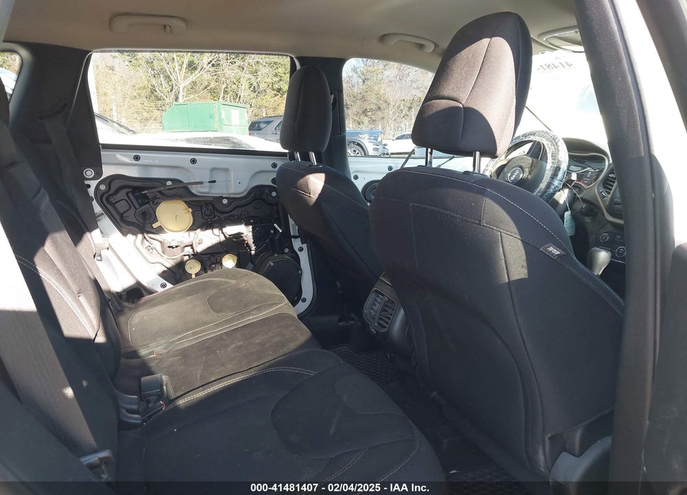 2015 JEEP CHEROKEE LATITUDE VIN: 1C4PJMCB7FW675348
