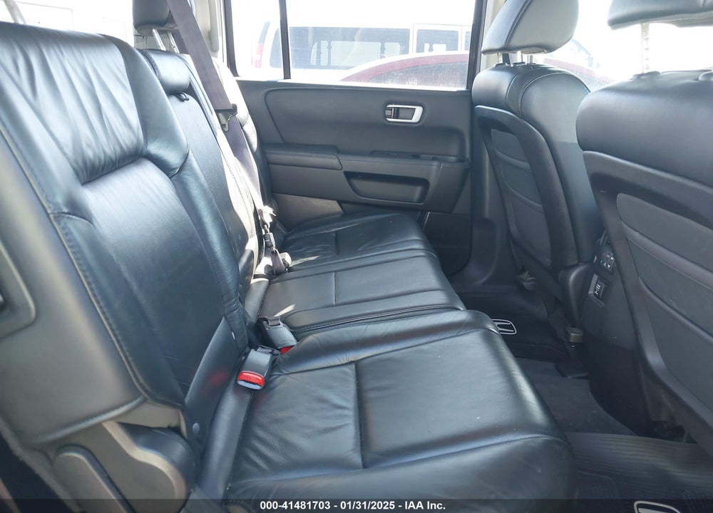2011 HONDA PILOT VIN: 5FNYF3H52BB037882