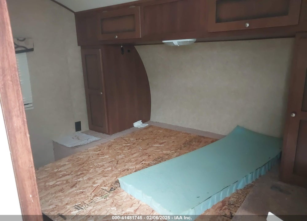 2015 CROSSROADS 301BHZ1 TRAVEL TRAILER VIN: 4V0TC302XFJ003715