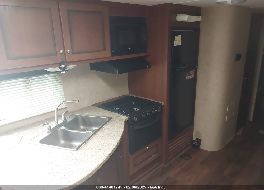 2015 CROSSROADS 301BHZ1 TRAVEL TRAILER VIN: 4V0TC302XFJ003715