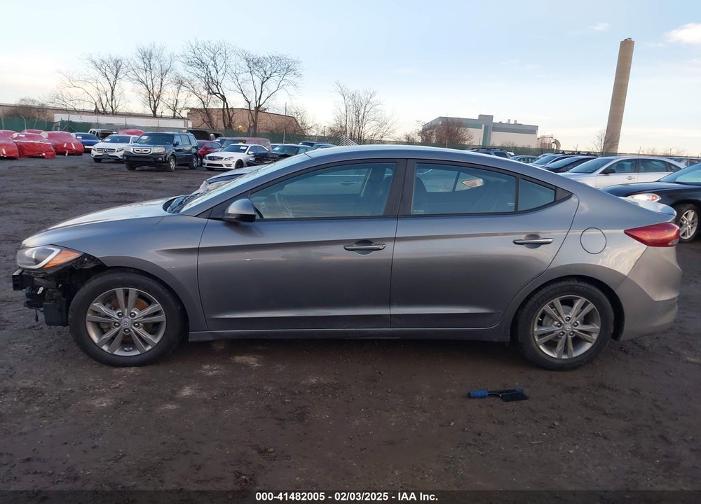 2018 HYUNDAI ELANTRA VIN: 5NPD74LF6JH290172