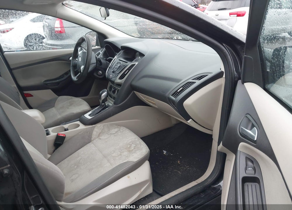 2014 FORD FOCUS SE VIN: 1FADP3F25EL152827