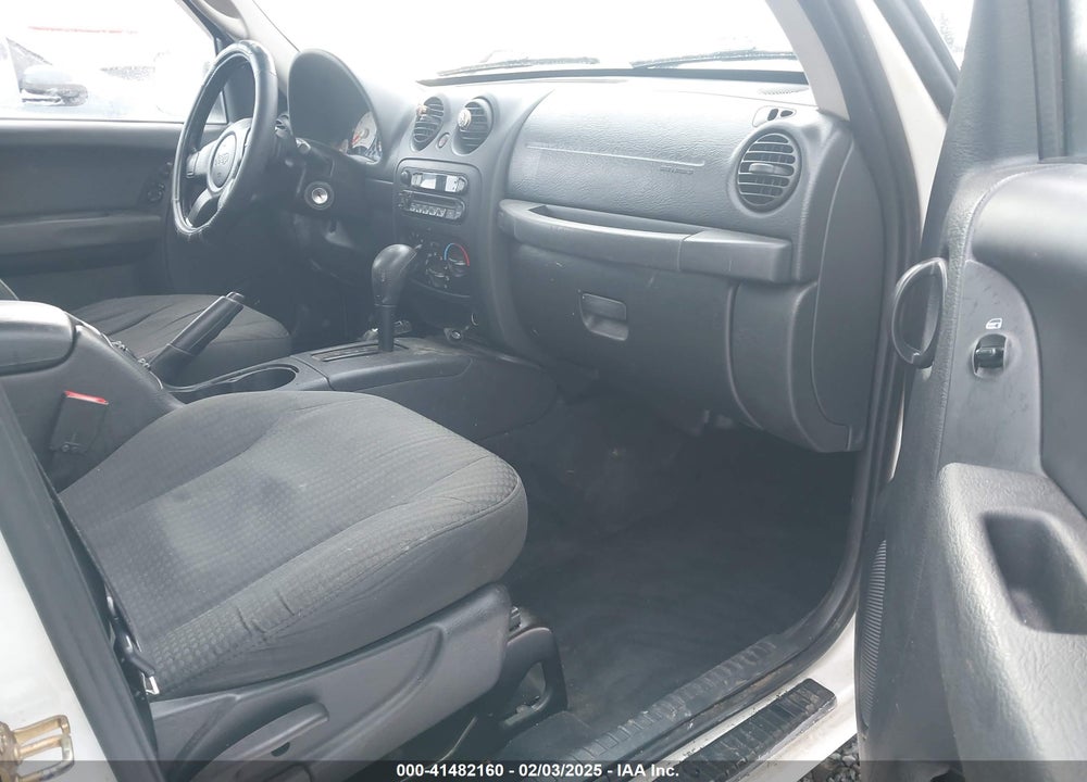 2004 JEEP LIBERTY VIN: 1J4GL48K14W115867