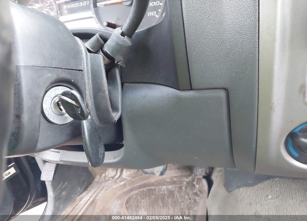 2004 CHEVROLET COLORADO LS VIN: 1GCDT196348111137