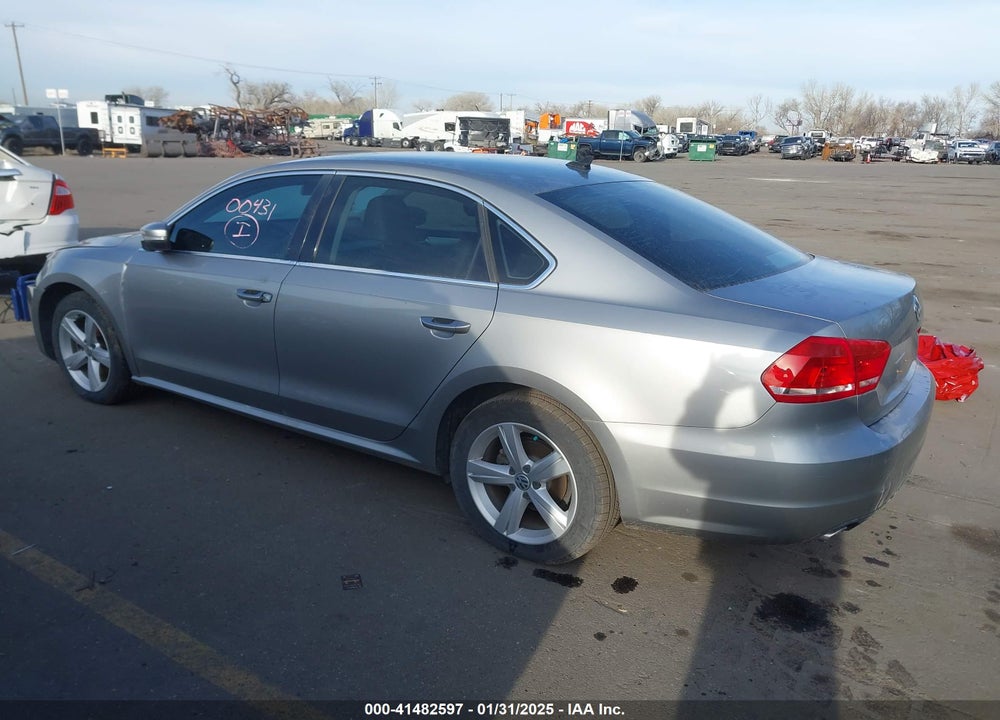 2013 VOLKSWAGEN PASSAT 2.0L TDI SE VIN: 1VWBN7A33DC061467