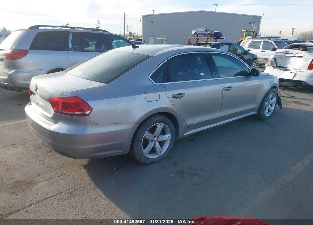2013 VOLKSWAGEN PASSAT 2.0L TDI SE VIN: 1VWBN7A33DC061467