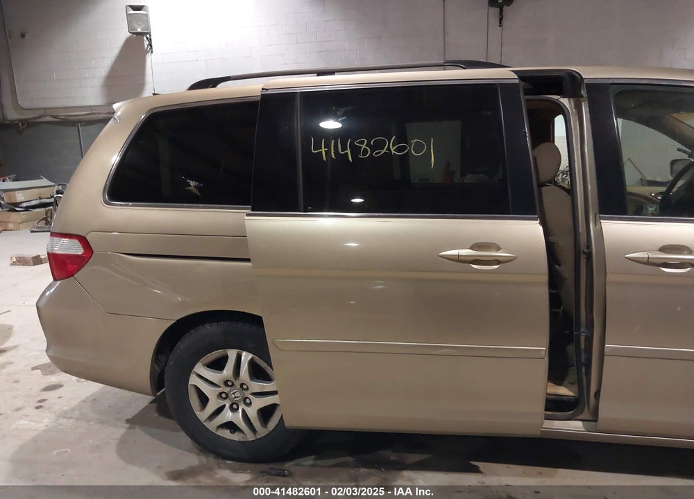 2005 HONDA ODYSSEY EX VIN: 5FNRL38485B012400