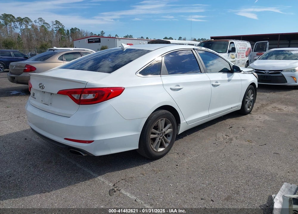 2015 HYUNDAI SONATA SE VIN: 5NPE24AF9FH105271