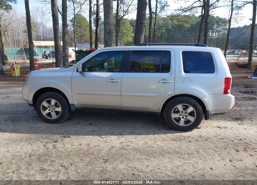 2011 HONDA PILOT EX-L VIN: 5FNYF4H56BB057851