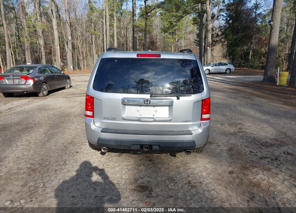 2011 HONDA PILOT EX-L VIN: 5FNYF4H56BB057851