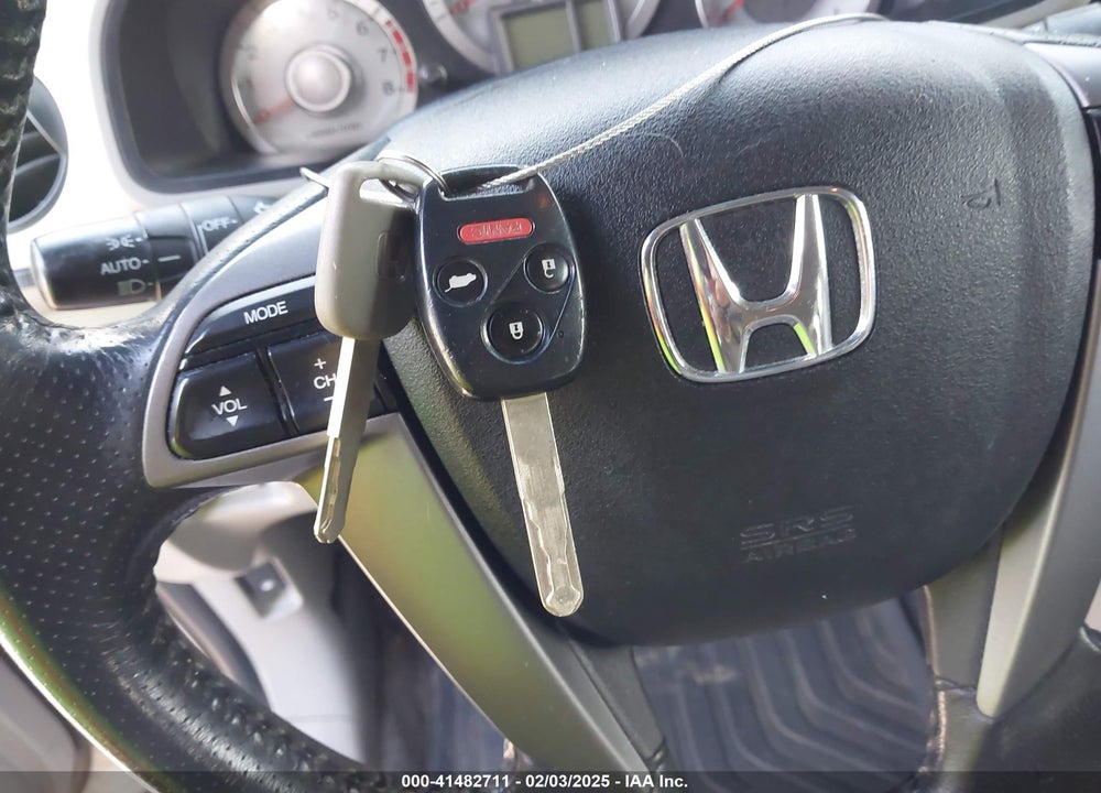 2011 HONDA PILOT EX-L VIN: 5FNYF4H56BB057851