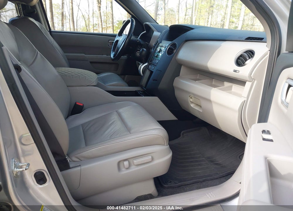 2011 HONDA PILOT EX-L VIN: 5FNYF4H56BB057851