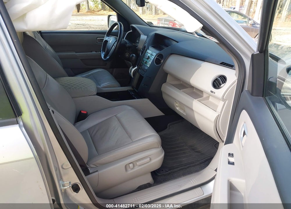 2011 HONDA PILOT EX-L VIN: 5FNYF4H56BB057851