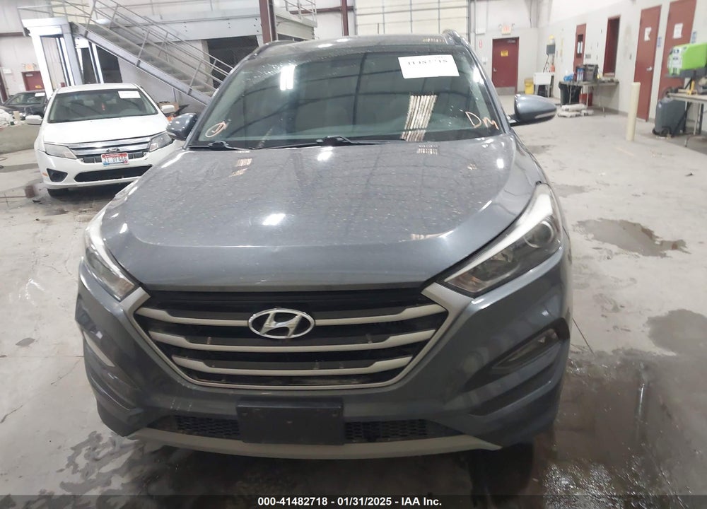 2017 HYUNDAI TUCSON VALUE VIN: KM8J3CA26HU552194