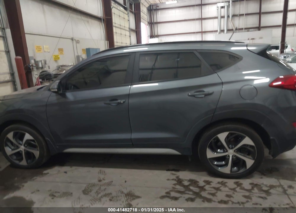 2017 HYUNDAI TUCSON VALUE VIN: KM8J3CA26HU552194