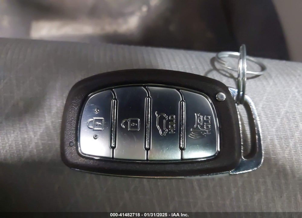 2017 HYUNDAI TUCSON VALUE VIN: KM8J3CA26HU552194