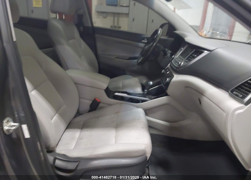 2017 HYUNDAI TUCSON VALUE VIN: KM8J3CA26HU552194