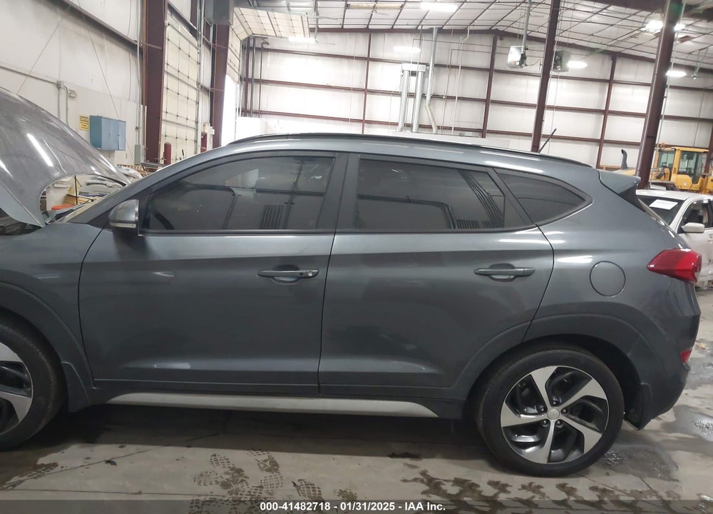 2017 HYUNDAI TUCSON VALUE VIN: KM8J3CA26HU552194