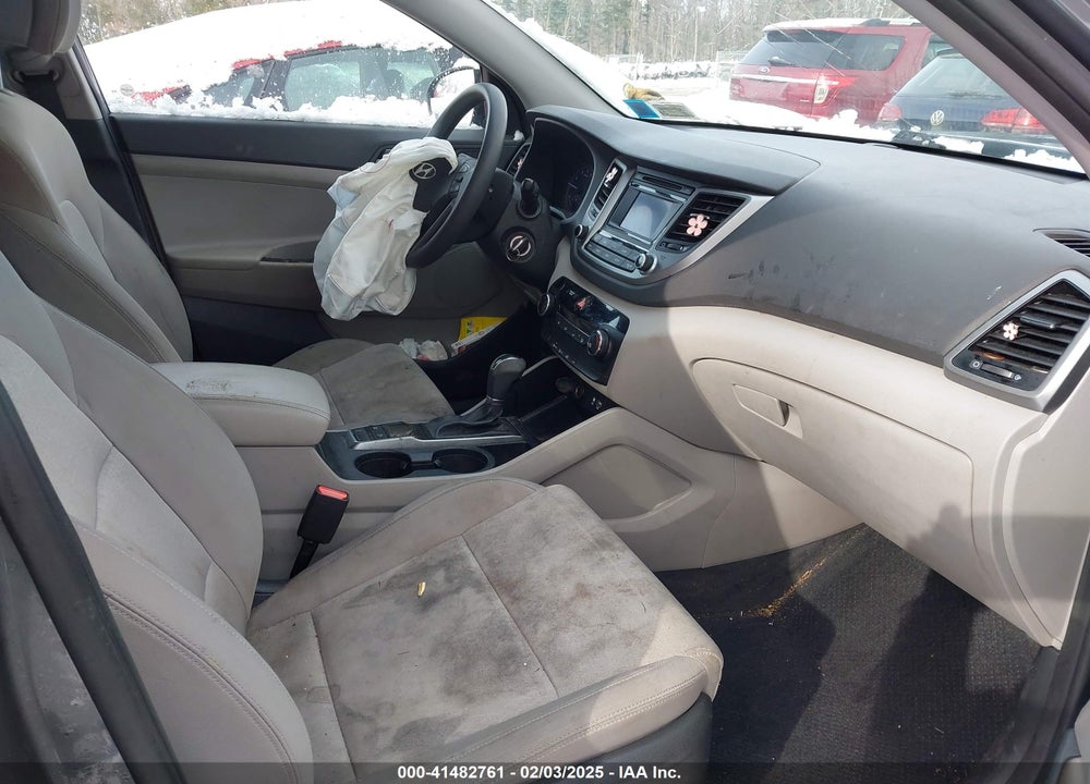 2016 HYUNDAI TUCSON VIN: KM8J3CA27GU155611