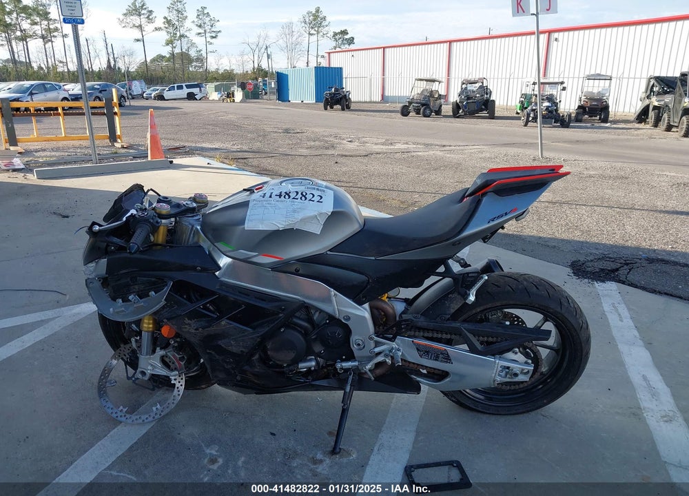 2022 APRILIA RSV4 1100 VIN: ZD4KYUA0XNS000501