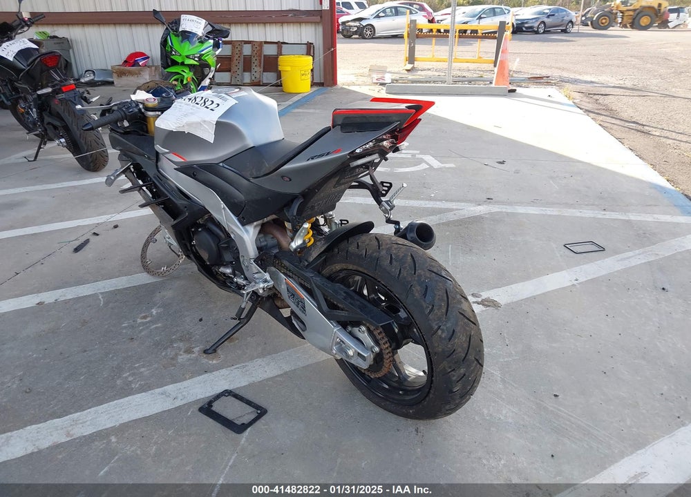 2022 APRILIA RSV4 1100 VIN: ZD4KYUA0XNS000501