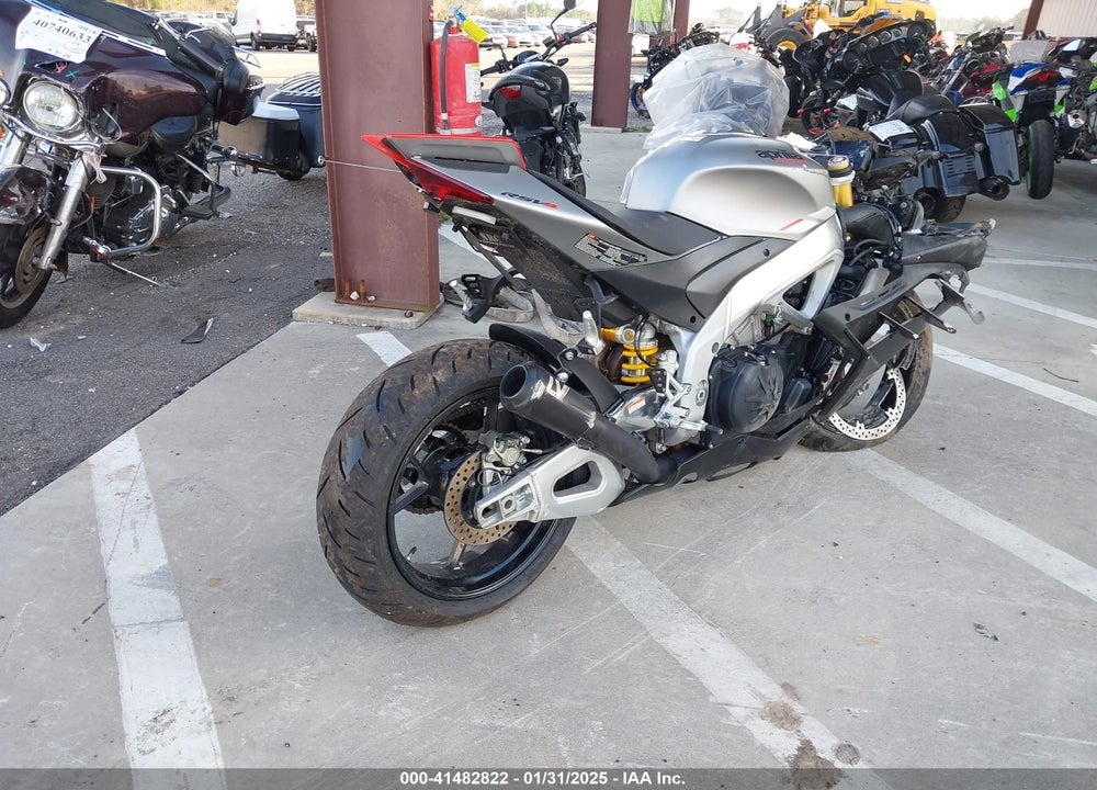 2022 APRILIA RSV4 1100 VIN: ZD4KYUA0XNS000501