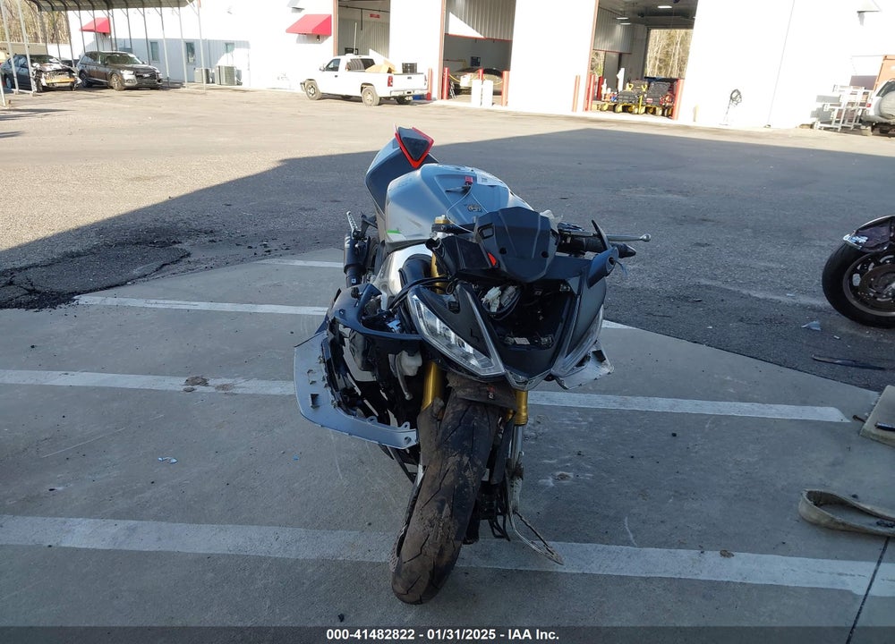 2022 APRILIA RSV4 1100 VIN: ZD4KYUA0XNS000501