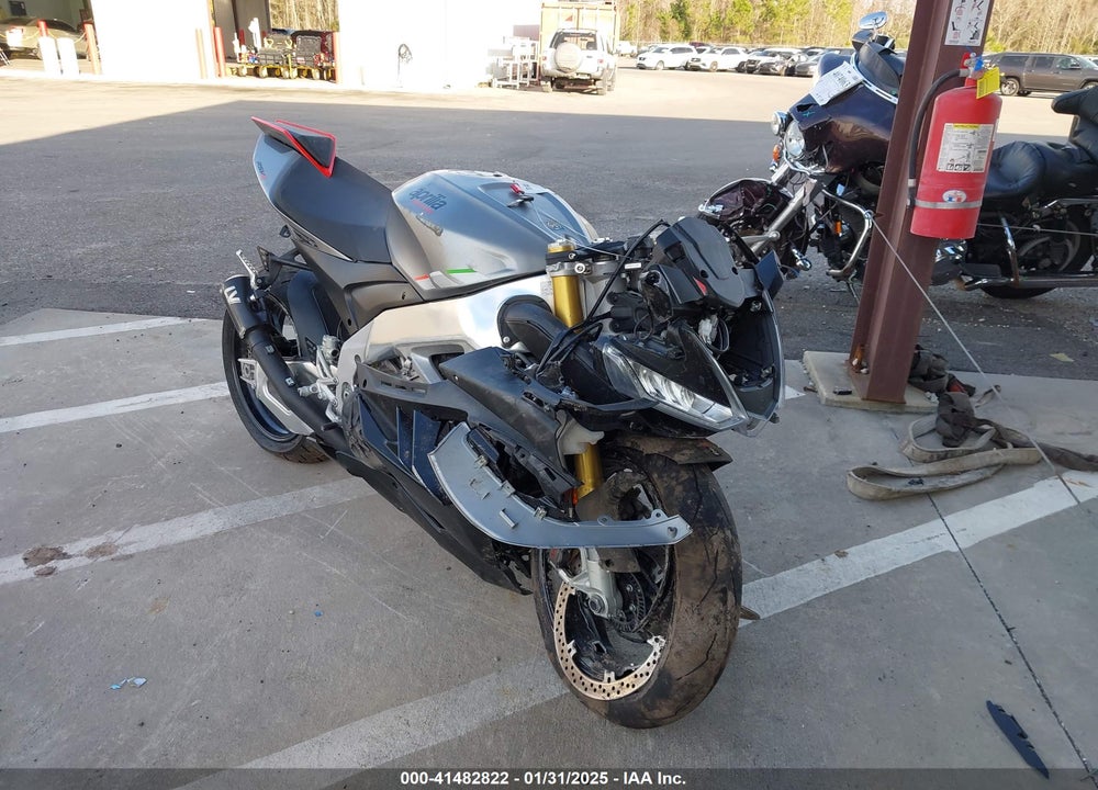2022 APRILIA RSV4 1100 VIN: ZD4KYUA0XNS000501