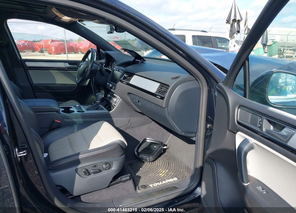 2017 VOLKSWAGEN TOUAREG V6 WOLFSBURG EDITION VIN: WVGRF7BP6HD006748