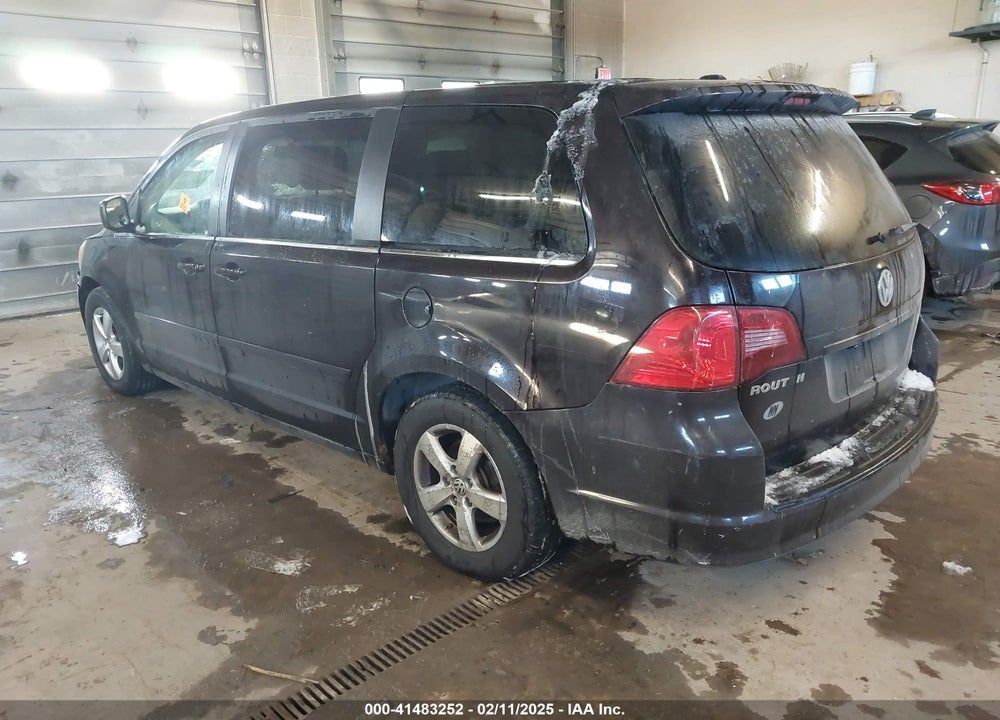 2010 VOLKSWAGEN ROUTAN SE VIN: 2V4RW3D18AR295937