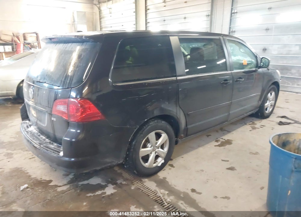2010 VOLKSWAGEN ROUTAN SE VIN: 2V4RW3D18AR295937