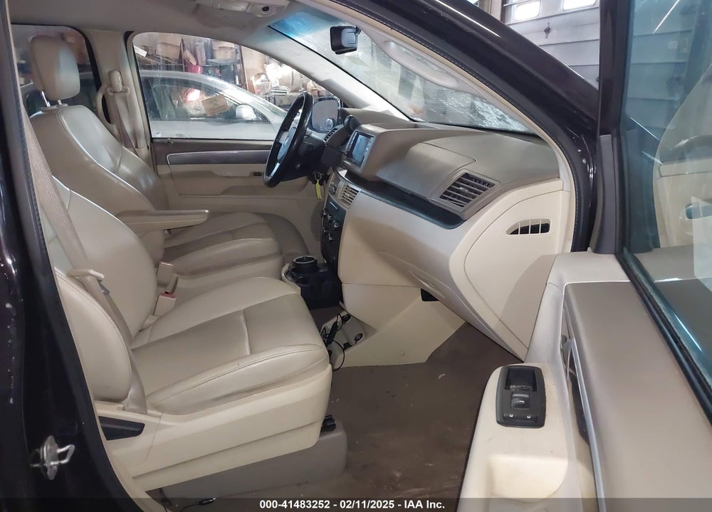 2010 VOLKSWAGEN ROUTAN SE VIN: 2V4RW3D18AR295937