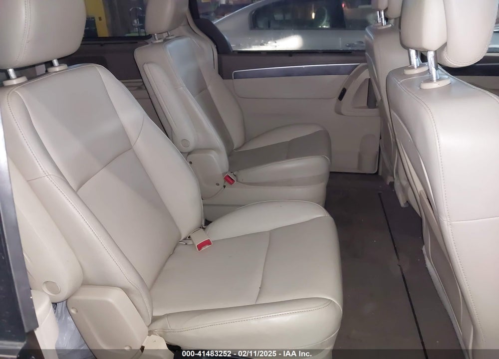 2010 VOLKSWAGEN ROUTAN SE VIN: 2V4RW3D18AR295937
