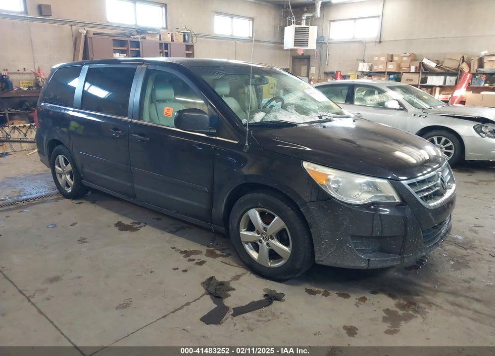 2010 VOLKSWAGEN ROUTAN SE VIN: 2V4RW3D18AR295937