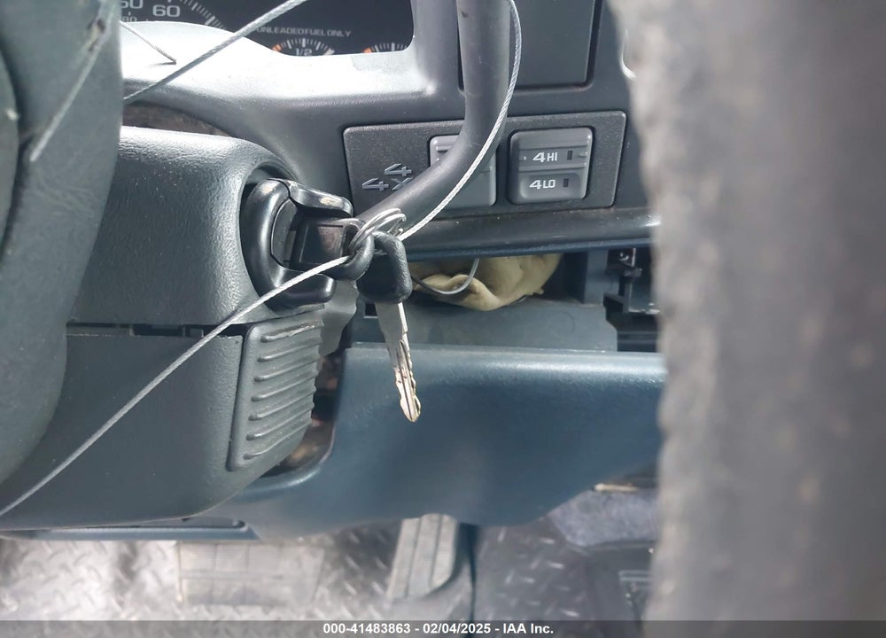 1996 CHEVROLET SUBURBAN K1500 VIN: 1GNFK16R4TJ323375