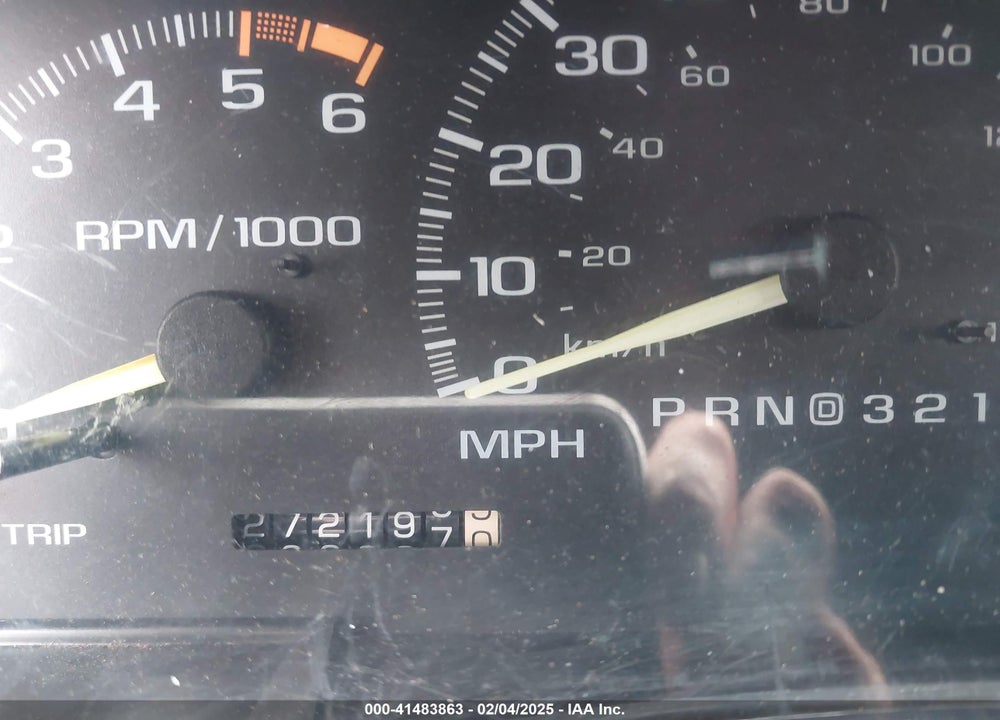 1996 CHEVROLET SUBURBAN K1500 VIN: 1GNFK16R4TJ323375