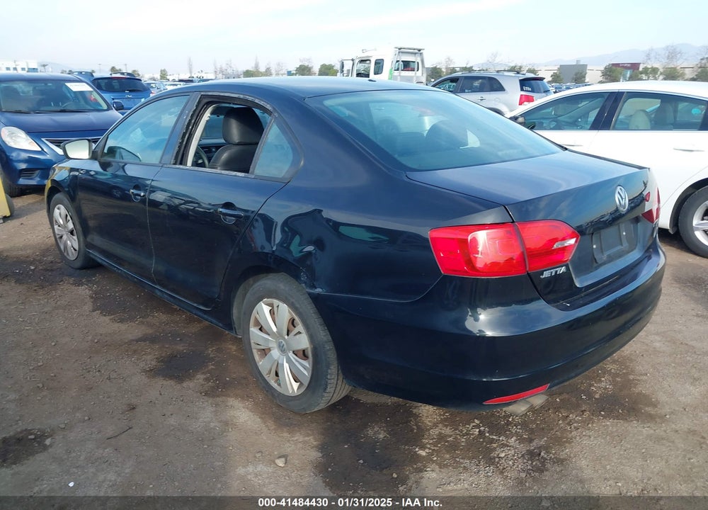 2011 VOLKSWAGEN JETTA 2.0L S VIN: 3VW2K7AJ4BM011437