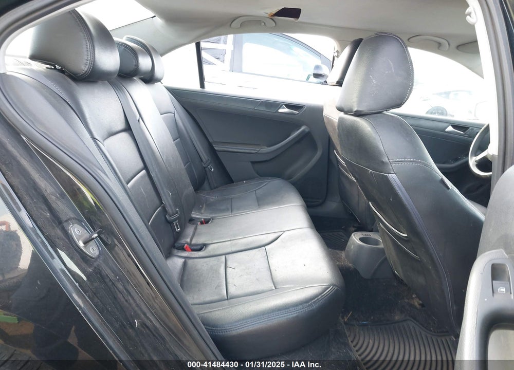 2011 VOLKSWAGEN JETTA 2.0L S VIN: 3VW2K7AJ4BM011437