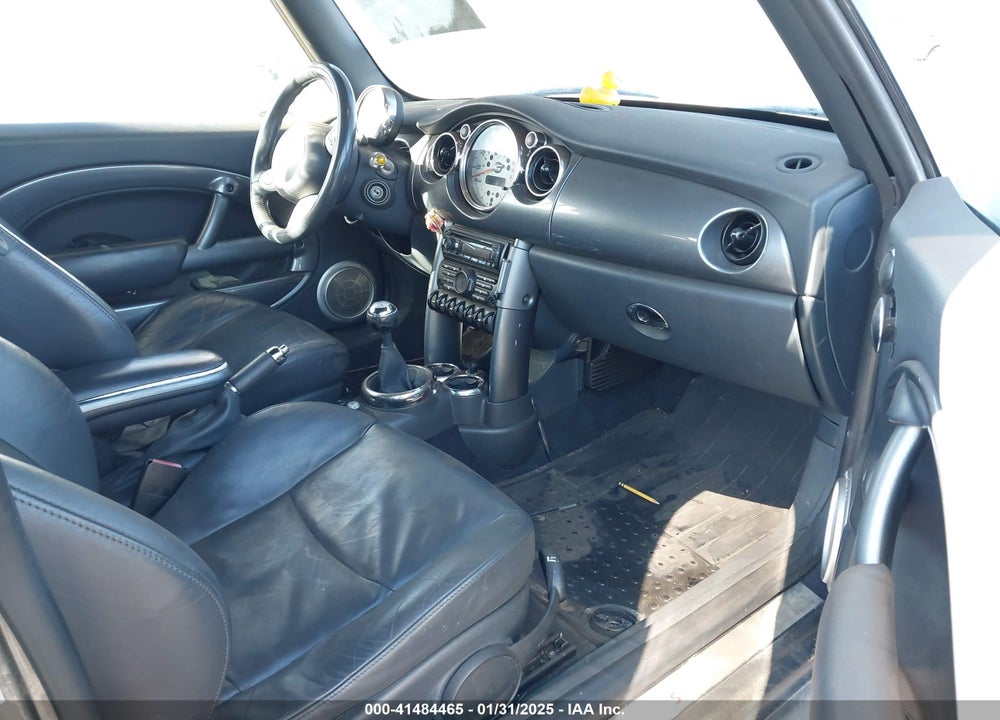 2006 MINI COOPER S VIN: WMWRH33576TJ43024