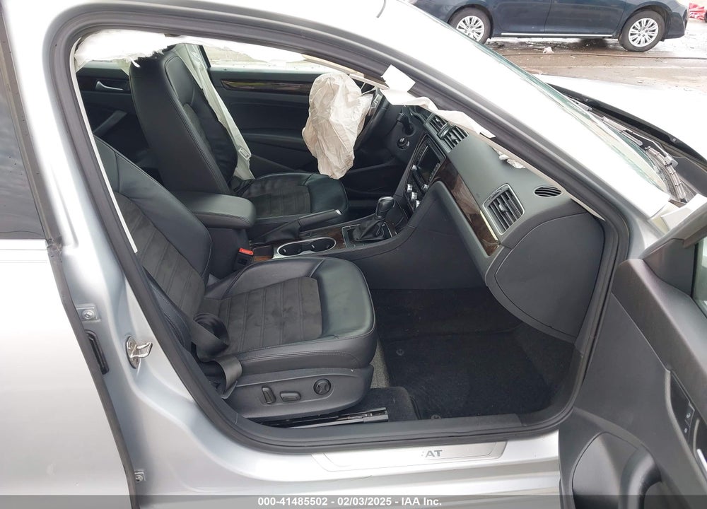 2015 VOLKSWAGEN PASSAT VIN: 1VWCV7A38FC120598
