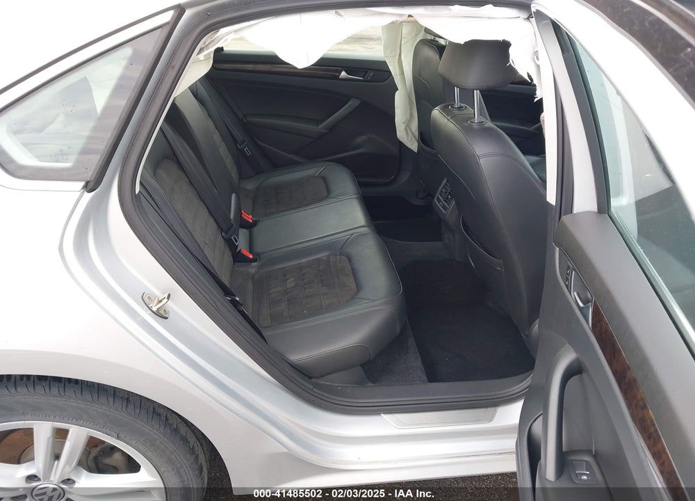 2015 VOLKSWAGEN PASSAT VIN: 1VWCV7A38FC120598