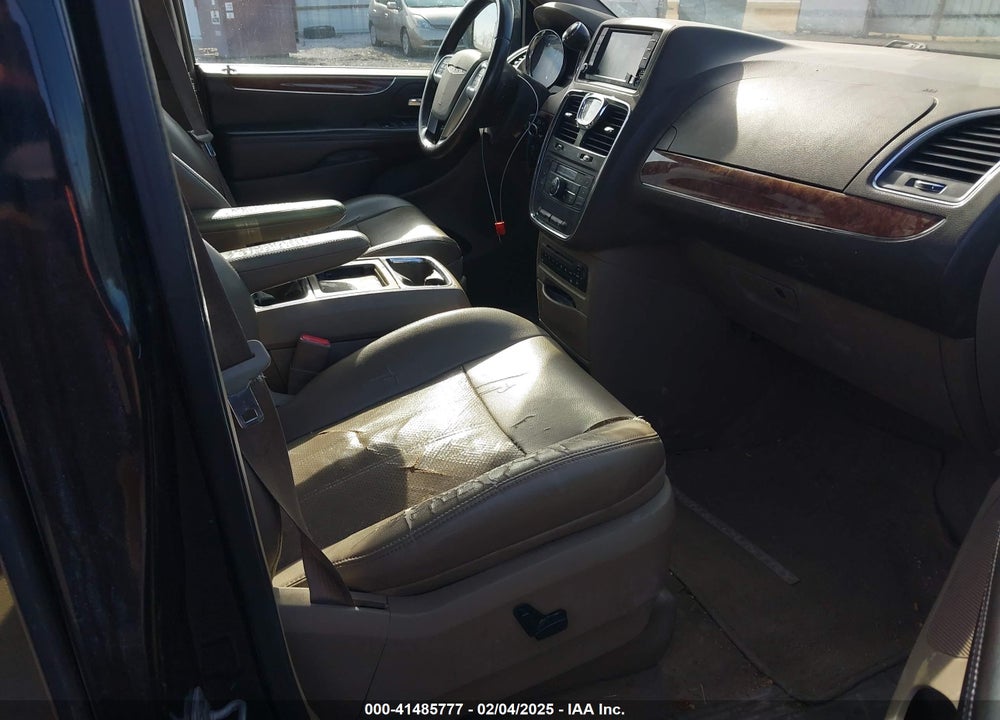 2011 CHRYSLER TOWN & COUNTRY TOURING-L VIN: 2A4RR8DG3BR619178