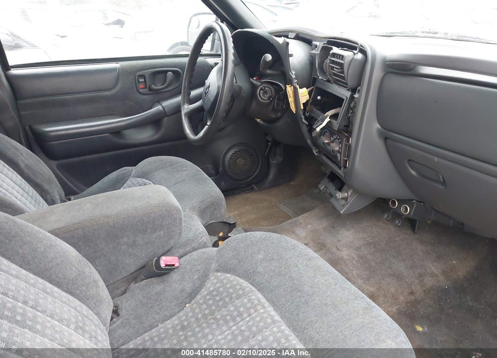 1999 CHEVROLET S-10 LS VIN: 1GCCS19X8X8168896