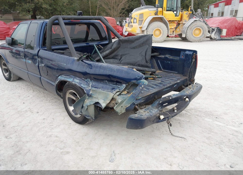 1999 CHEVROLET S-10 LS VIN: 1GCCS19X8X8168896