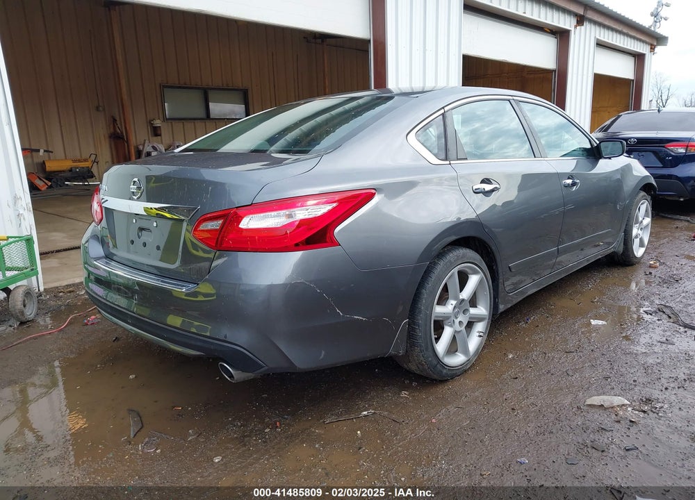 2017 NISSAN ALTIMA VIN: 1N4AL3AP8HC227283