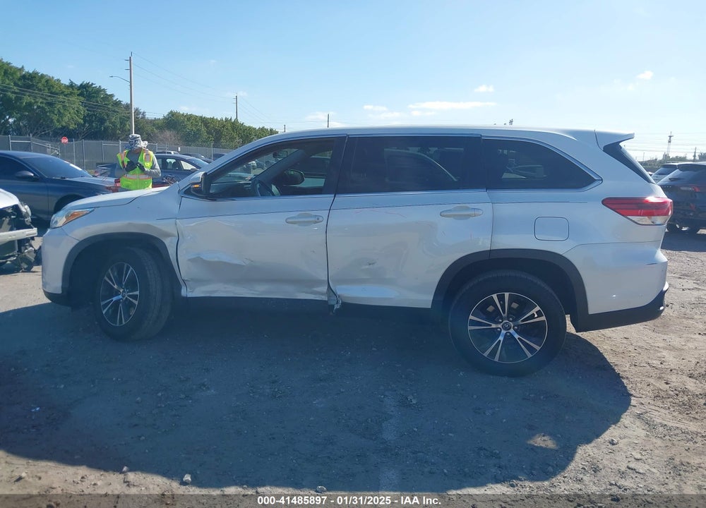 2019 TOYOTA HIGHLANDER LE VIN: 5TDZARFH0KS056736