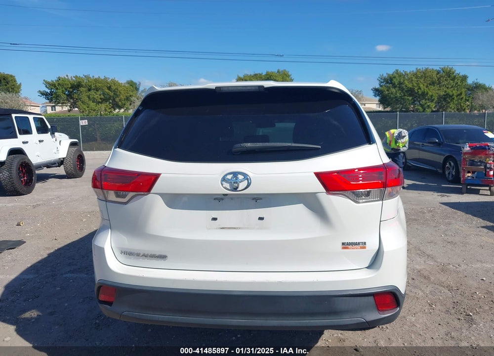 2019 TOYOTA HIGHLANDER LE VIN: 5TDZARFH0KS056736
