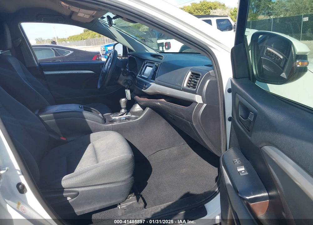 2019 TOYOTA HIGHLANDER LE VIN: 5TDZARFH0KS056736
